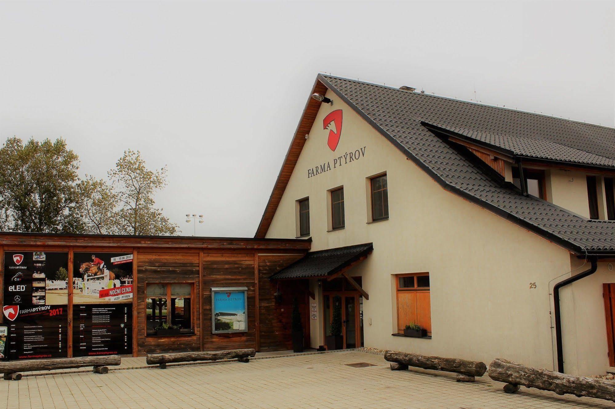 فندق Farma Ptyrov Mnichovo Hradiště المظهر الخارجي الصورة